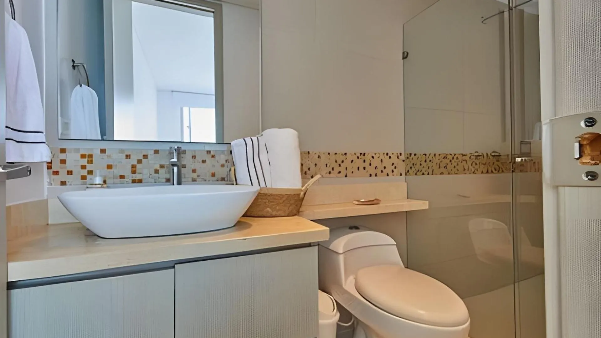 Laurdhomes Palmetto Beach Sea View, For Working Cartagena Apartment